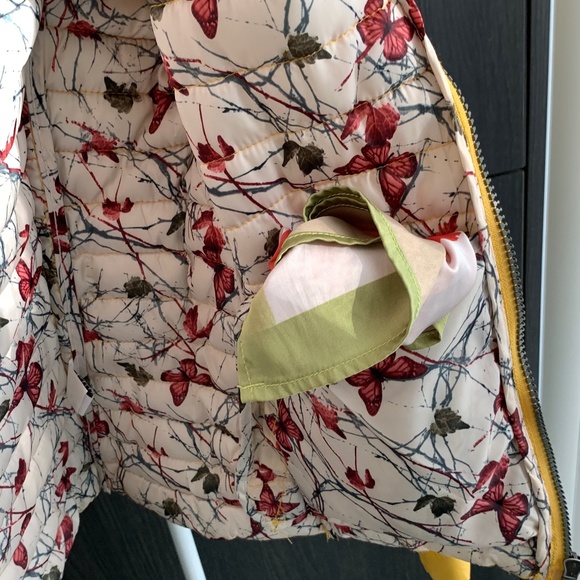 Water Repellent Yellow Jacket - Picture 4 of 10